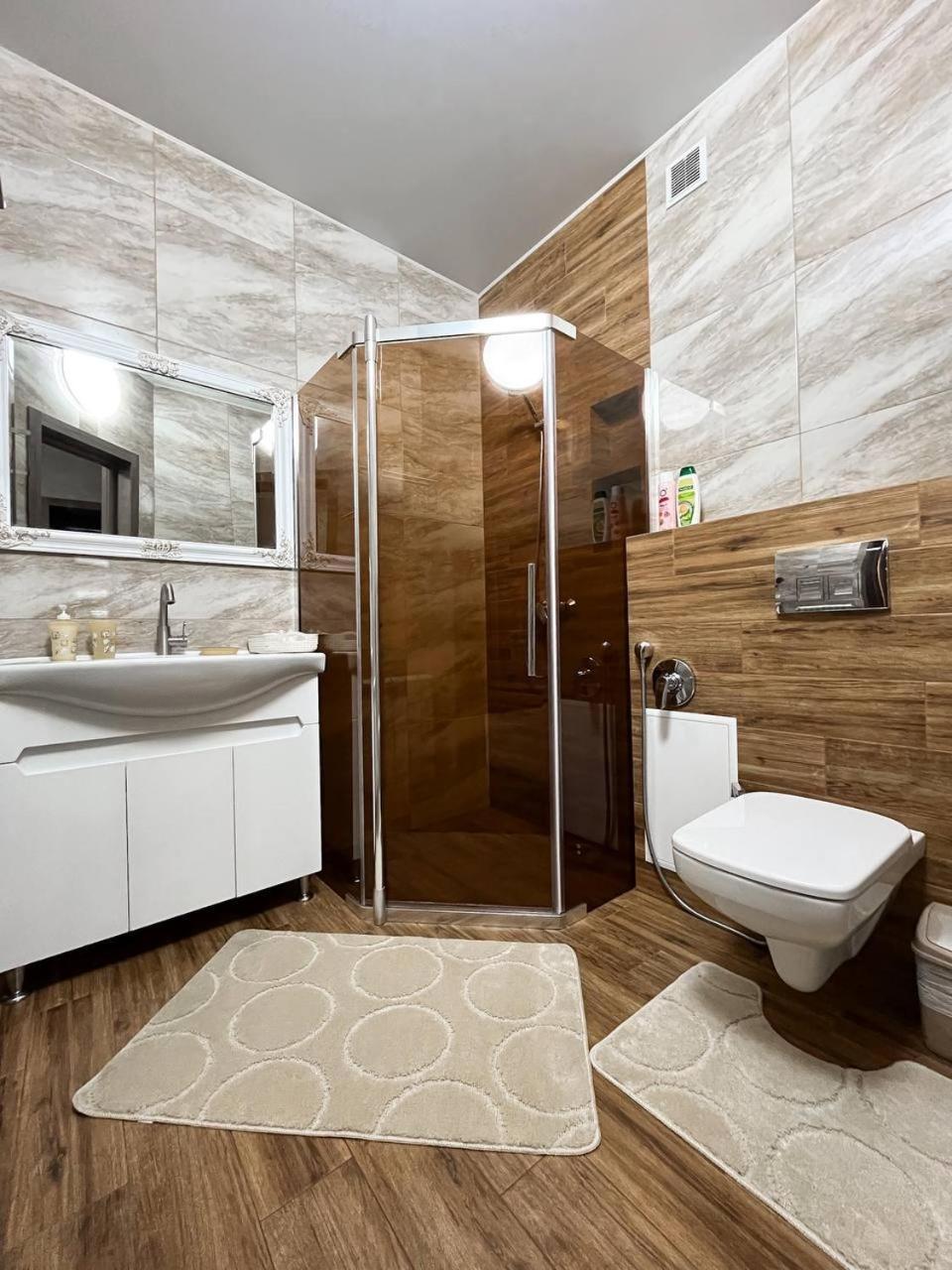 Apartment зелений оксамит 1-к у центрі - мережа Helen *