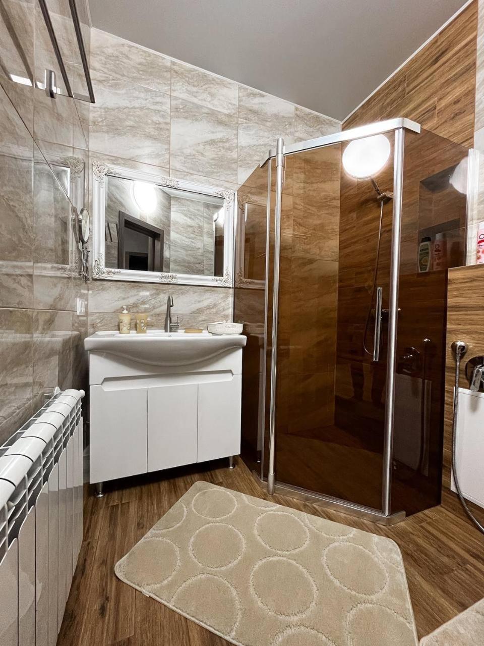 Apartment зелений оксамит 1-к у центрі - мережа Helen Poltava