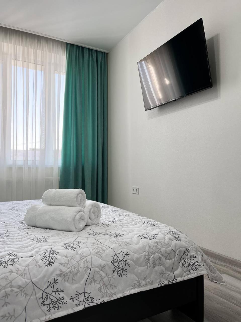 зелений оксамит 1-к у центрі - мережа Helen Apartment